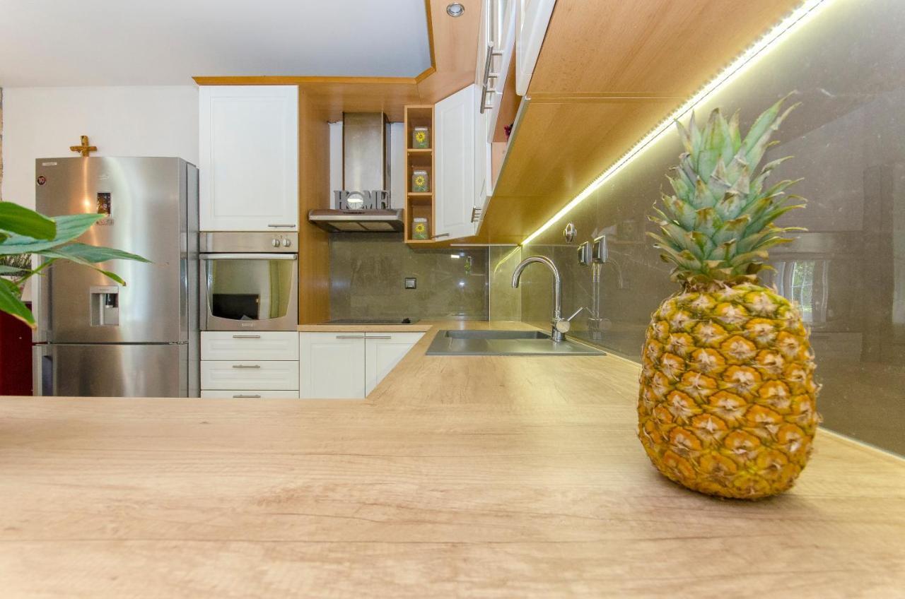 Fima Centar Stobrec Apartment Split Bagian luar foto