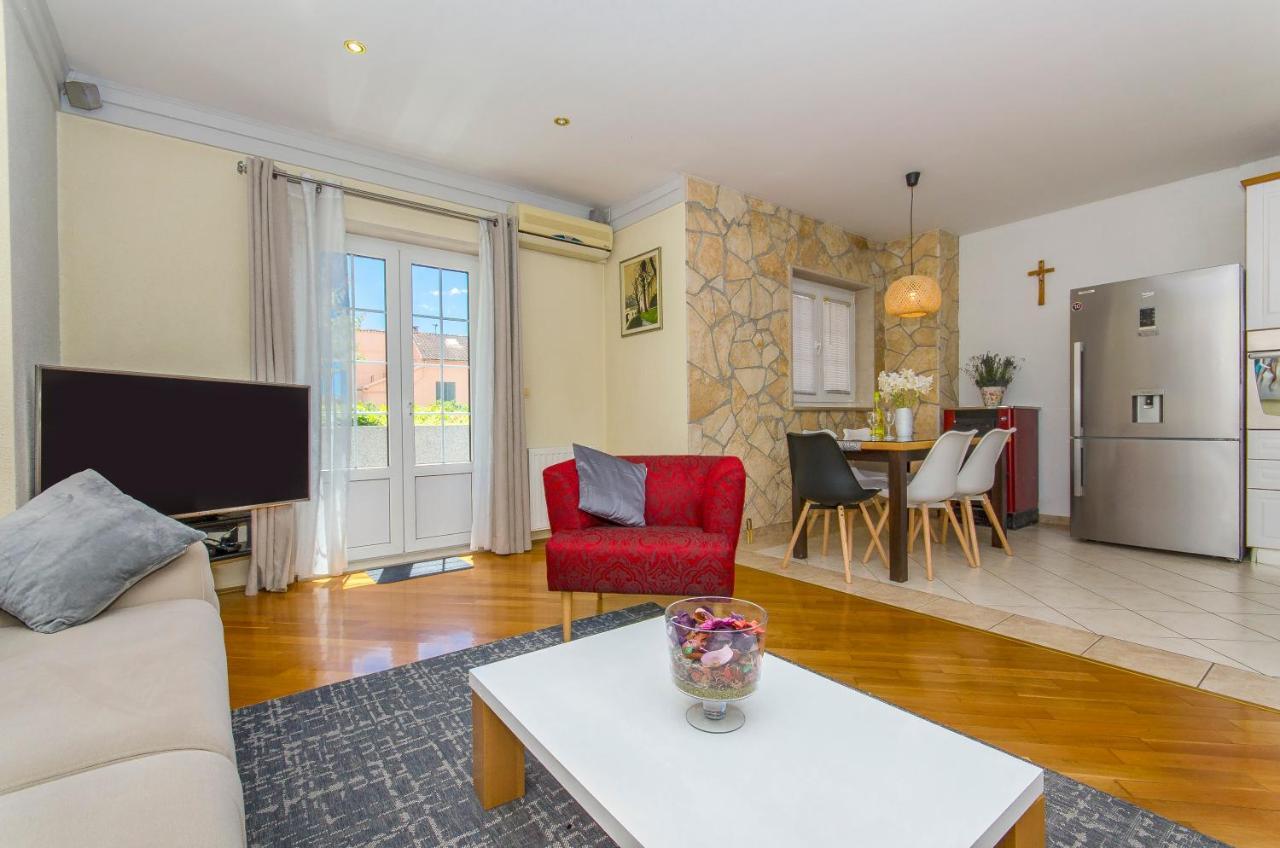 Fima Centar Stobrec Apartment Split Bagian luar foto