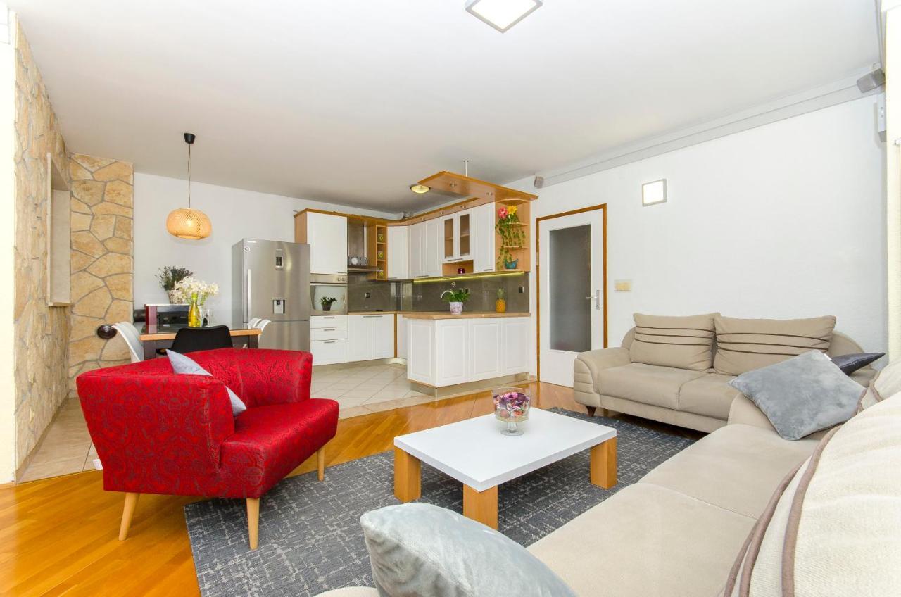 Fima Centar Stobrec Apartment Split Bagian luar foto